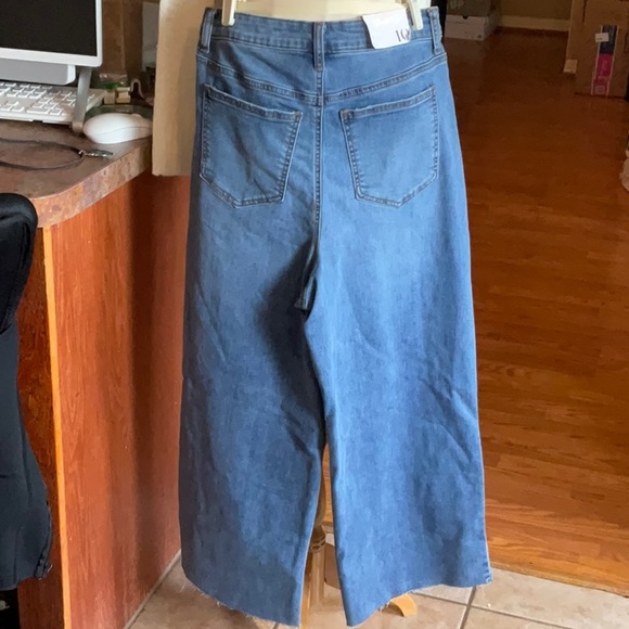 A Beautiful Soul 25” High Rise Crop Jeans in Size 10, NWT - Picture 4 of 16